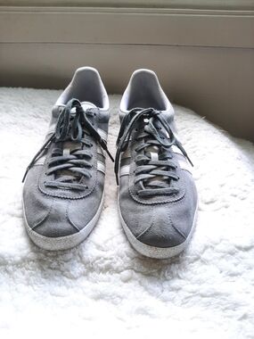 Classic ADIDAS GAZELLE Low-Top Sneaker's Grey, White Size 9 with 3 Stripes
